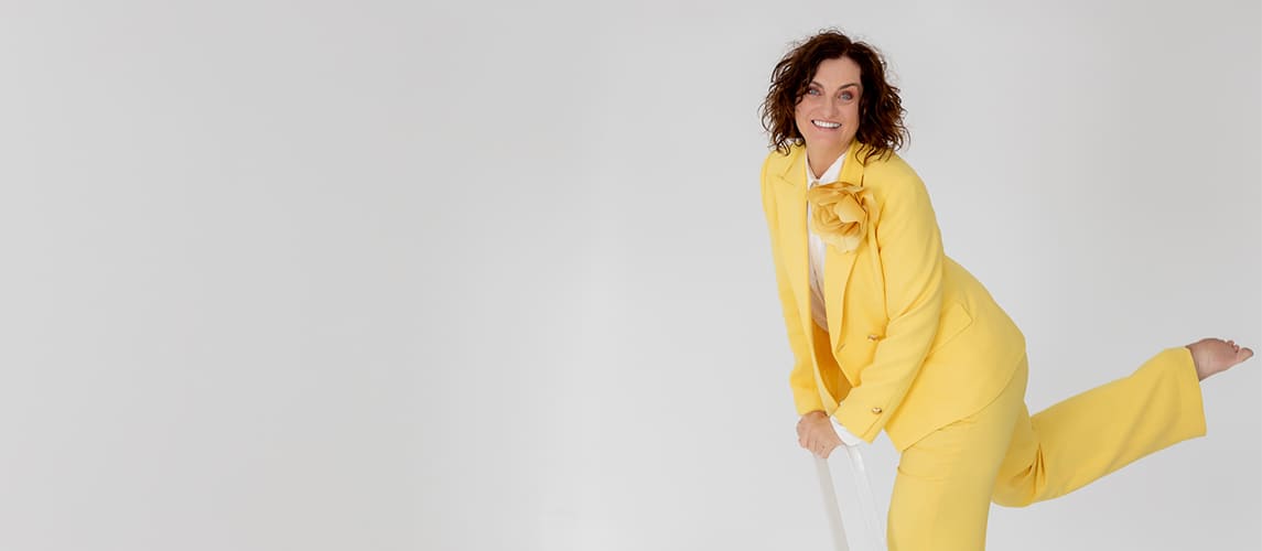 Simone-Milasas-2024-yellow-ladder-web-lw.jpg